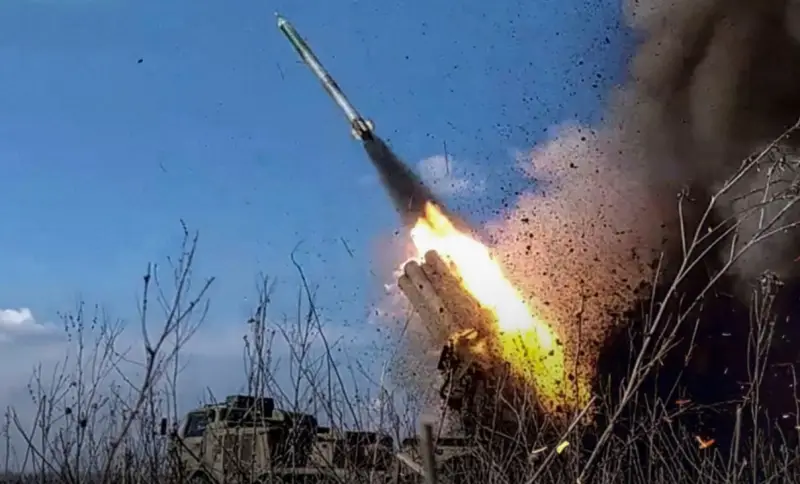 Tuy nhiên, dù Quân đội Ukraine giành được những chiến thắng nhỏ ở một số khu vực, nhưng nhìn vào tình hình chiến sự tổng thể, Quân đội Nga vẫn chiếm ưu thế tuyệt đối. Dù xét về sức mạnh quân sự tổng thể, hỏa lực hay tiềm lực chiến tranh, Nga đều có những lợi thế rõ ràng.