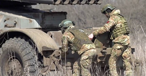 Trong khi đó, các cuộc tấn công của Nga bị đình trệ và nhiều yếu tố dẫn đến bế tắc trong cuộc chiến. Đã hơn một tháng trôi qua kể từ khi Quân đội Nga bắt đầu mở mặt trận mới ở Kharkov vào ngày 10/5. Tuy nhiên, cuộc tấn công của Nga tại Kharkov dường như đã rơi vào bế tắc.