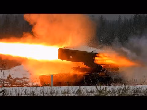 Các chuyên gia Nga cho biết, một tổ hợp TOS-1A với 24 quả đạn cỡ 220 mm, có khả năng gây sát thương trong khu vực rộng đến 40.000 m2, tương đương diện tích của 6 sân bóng gộp lại.