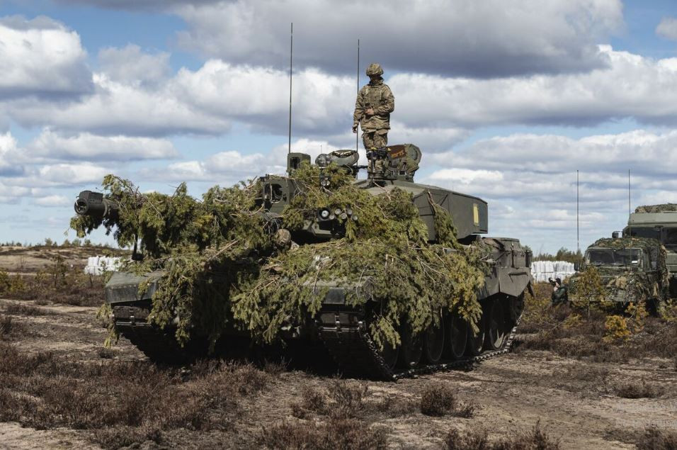 Rõ ràng, NATO không thể cung cấp hỗ trợ quân sự đủ cho Ukraine, để có thể đối đầu “sòng phẳng” với Nga, điều này chắc chắn sẽ làm suy yếu ý chí phản kháng của Kiev. Đối với Ukraine, vốn dựa vào sự hỗ trợ từ bên ngoài để tiếp tục chiến đấu, họ đương nhiên sẽ không thể tiếp tục cuộc chiến, một khi sự hỗ trợ này chấm dứt.