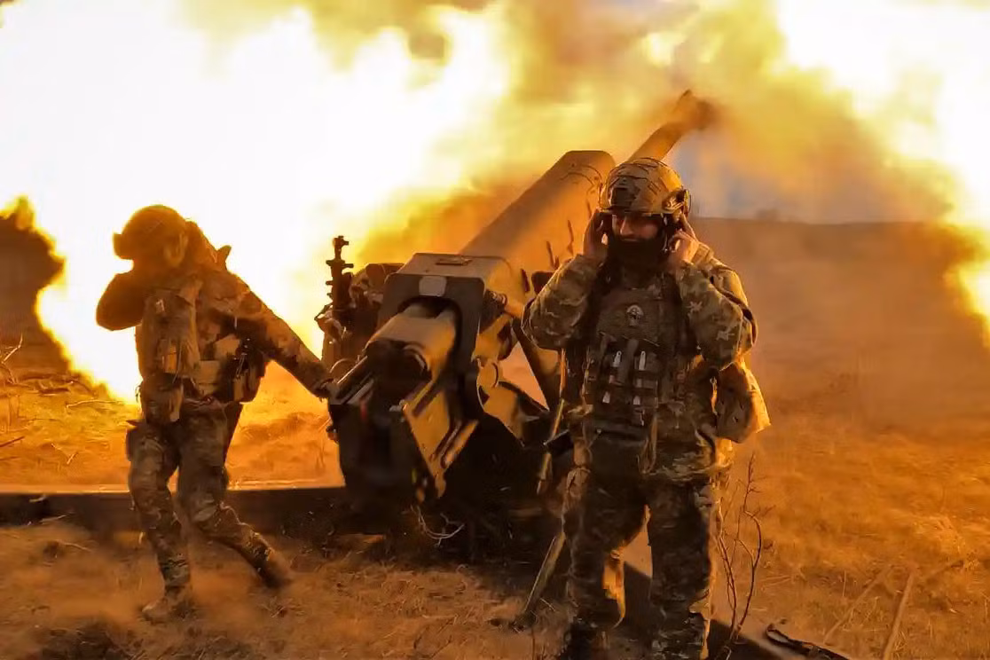 Đối với Nga, họ không thể buộc Kiev sẽ đầu hàng vô điều kiện, cũng không thể chiếm đóng toàn bộ lãnh thổ Ukraine, nhưng sẽ vẫn tiếp tục kháng cự; do vậy, yêu cầu đàm phán cũng trở nên “cấp thiết”. Và đàm phán cũng là giải pháp duy nhất, để có thể chấm dứt cuộc chiến ở Ukraine hiện nay. (Nguồn ảnh: CNN, Kyiv Independent, Topwar).