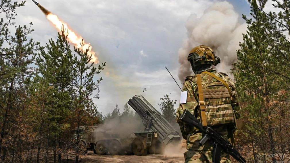 Gần Kalinov, quân Ukraine đã có những bước đột phá, và mục tiêu của họ dường như là Sheptukhovka. Tuy nhiên, dựa trên ảnh vệ tinh, hầu như không có khu dân cư nào trong khu vực bị Quân đội Ukraine chiếm đóng, mà chủ yếu là rừng cây và đất nông nghiệp, thuận tiện cho việc ẩn náu, nhưng không thể bám trụ.