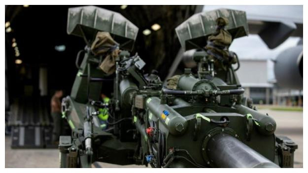 Trong khi đó, Ukraine hiện đã mất ưu thế trên không, nên pháo binh của họ phải thực hiện chiến thuật “bắn và chạy”, để ngăn sự săn lùng từ trên không của Không quân Nga và việc phản pháo của quân Nga. Do vậy tính năng chiến đấu của M777A2, cũng không hơn các loại pháo xe kéo mà Quân đội Ukraine hiện đang sở hữu. 