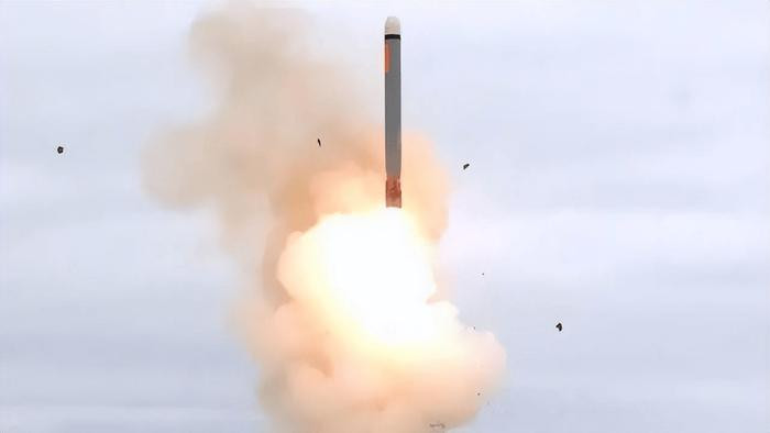 Những phương tiện trinh sát, phân tích công nghệ cao này không chỉ giúp các cơ quan tình báo phương Tây nhìn rõ “bộ mặt thật” của Quân đội Nga, mà còn nắm được bố cục chiến thuật ẩn giấu trước đây, hiệu suất chiến đấu của các loại vũ khí và thậm chí cả các khái niệm chiến đấu….