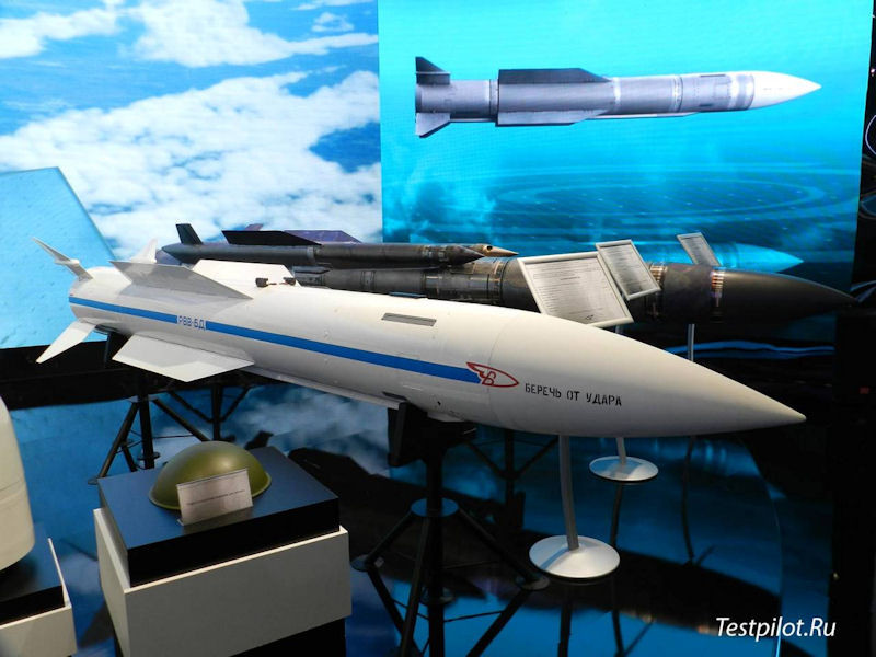 Nếu máy bay cất và hạ cánh ở đường băng dã chiến (bằng đất nện hoặc lát kim loại), tên lửa R-37M được giới hạn trong 20 lần cất cánh và hạ cánh. Còn trên tàu sân bay, tên lửa chỉ được giới hạn 3 lần cất và hạ cánh là phải đưa vào xưởng để kiểm tra tổng thể kết cấu của tên lửa.