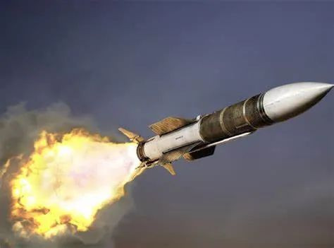 Độ quá tải tên lửa R-37M đến 22G, quá tải mục tiêu trong khoảng 8G và độ cao tiêu diệt mục tiêu từ 0,015-25 km. Tên lửa được trang bị động cơ tên lửa rắn chế độ kép, lý tưởng nhất có thể đạt tầm bắn 400 km. Xác suất trúng đích của một tên lửa từ 0,6-0,8. 