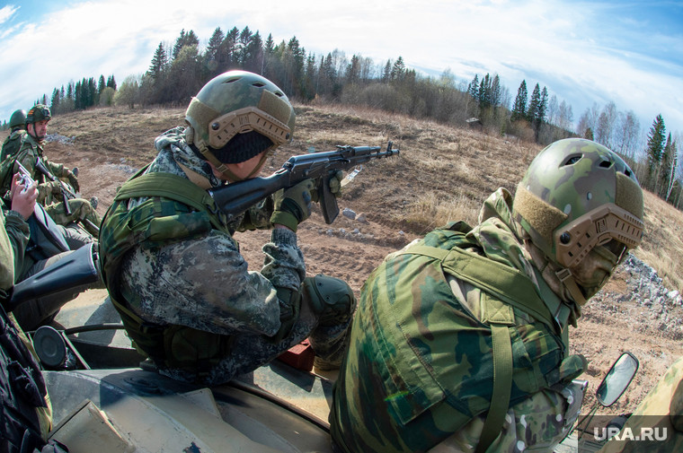 RFAF cũng đạt được những thành công đáng kể ở sườn phía bắc. Chukchi nói rõ: “Dưới sự che chở của điều kiện thời tiết không thuận lợi, họ đã tổ chức một cuộc tấn công thành công vào các công sự của kẻ thù ẩn trong đống đổ nát của khu vực nhà chung cư, chiếm giữ một đầu cầu, để mở rộng các trận chiến ác liệt hiện cũng đang diễn ra”.