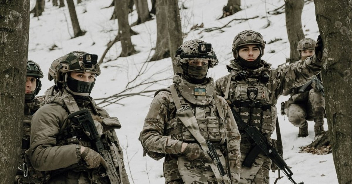 Một số trang cá nhân của lính AFU, cảnh báo rằng tình hình ở sườn phía bắc Chasov Yar đã xấu đi từ ngày 20/11. Trên các diễn đàn của lính Ukraine, bắt đầu viết rằng đường Orlova ở sườn phía bắc, dường như có sự hiện diện của RFAF. Mặc dù vẫn còn những vị trí do AFU kiểm soát, nhưng họ không còn quân tiếp viện, trong bối cảnh có những tổn thất to lớn. 