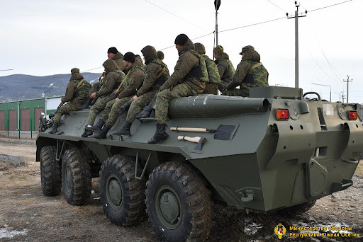 Vào ngày 5/12, một số kênh quân sự của Nga thông báo, RFAF đang tiến vào những ngôi nhà đầu tiên của tiểu khu Severny và đang bắt đầu tấn công Nhà máy vật liệu chịu lửa từ phía bắc; đồng thời quét sạch quân Ukraine khỏi khu rừng phía nam tiểu quận Novy và nhờ đó bảo vệ được cánh trái của RFAF đang tiến vào trung tâm thành phố và đạt được những thành công ban đầu ở Nhà máy vật liệu chịu lửa. 