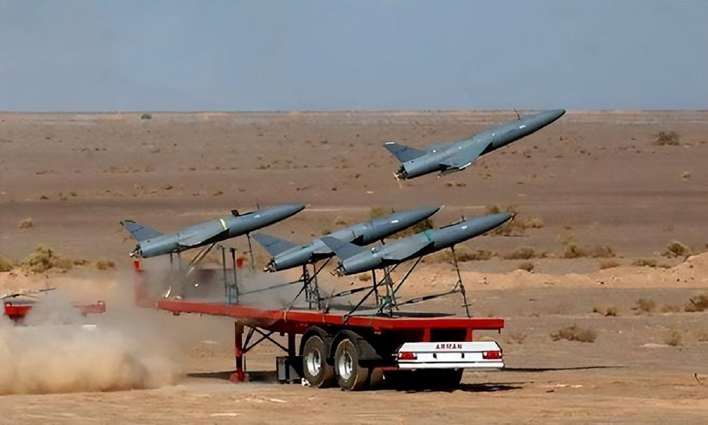 Các loại UAV tự sát mà Nga đang sử dụng, công bằng mà nói có rất nhiều nhược điểm. Chúng có tầm bay hạn chế, kích thước cồng kềnh, phát ra tiếng ồn cực lớn khi bay. Tuy nhiên bù lại, giá thành rẻ và dễ chế tạo, lại là ưu điểm tuyệt đối của loại vũ khí này.