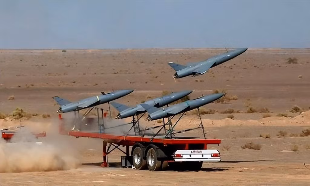 Các loại UAV tự sát mà Nga đang sử dụng, công bằng mà nói có rất nhiều nhược điểm. Chúng có tầm bay hạn chế, kích thước cồng kềnh, phát ra tiếng ồn cực lớn khi bay. Tuy nhiên bù lại, giá thành rẻ và dễ chế tạo, lại là ưu điểm tuyệt đối của loại vũ khí này.