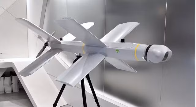 Trong những ngày gần đây, công ty Zara Airlines cho biết, họ đã sẵn sàng sản xuất máy bay không người lái cảm tử Lancet. Từ đó có thể thấy rằng, vũ khí và trang thiết bị quân sự của Nga, đã có truyền thống được công khai trước khi chúng sẵn sàng sử dụng. 