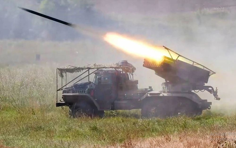 Hiện tại, Quân đội Nga một mặt đang đẩy mạnh cuộc tấn công vào Pokrovsk, mặt khác ở Toretsk (Dzerzhinsk), phía đông bắc Pokrovsk và Ugledar và những nơi khác ở phía đông nam, nhằm phân tán sức mạnh của quân Ukraine. Tiếp theo, nó phụ thuộc vào việc Quân đội Nga có thể chiếm được thành phố Pokrovsk trong cuộc tấn công mùa đông năm nay hay không?