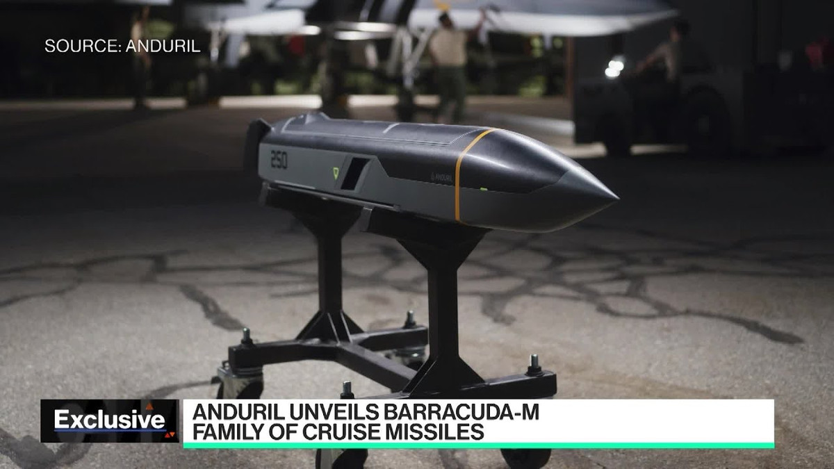 Ngoài ra, bộ phận điều khiển được xác định bằng phần mềm, cho phép cập nhật liên tục và điều chỉnh theo từng nhiệm vụ cụ thể, mà không cần sửa đổi phần cứng nhiều, đảm bảo tính phù hợp để chống lại các mối đe dọa đang phát triển. 