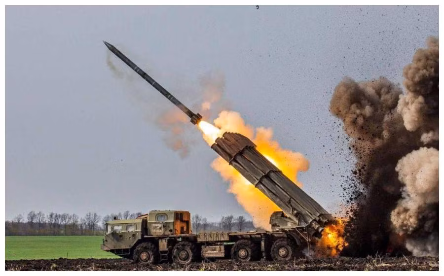 Israel mạnh về tình báo, họ có thể tìm vài chiếc xe của các chiến binh, trong số hàng triệu dân thường và thực hiện các cuộc tấn công chính xác; nhưng Quân đội Nga phải đối mặt với toàn bộ Quân đội Ukraine, đang mặc quân phục và xếp hàng dài trên thao trường, để tiến hành các hoạt động chiến đấu thường xuyên. 