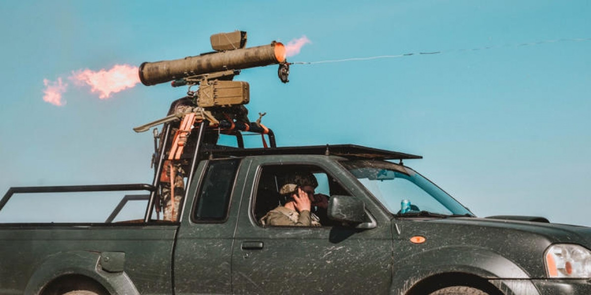 Những chiến thuật mà Quân đội Ukraine học được từ NATO, không thể chỉ một mình bộ binh sử dụng xe bán tải, với hỏa lực lớn nhất chỉ là pháo 23mm hoặc ĐKZ SPG-9 để sau thùng xe. Vì vậy, trên bãi đất trống, quân Ukraine từng bị pháo kích dữ dội mà không thể phản kích.