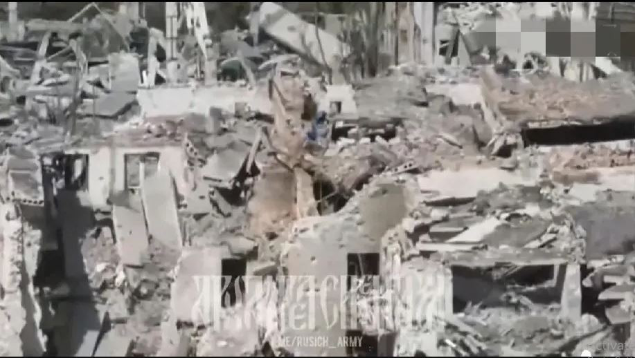 Tại khu vực phía nam Ocheretine, quân Nga đã tiến từ Umanskoye đến Novoselivka Persha, và giao tranh dần dần tiến vào bên trong của ngôi làng. Ngoài ra, Quân đội Nga còn vượt thành công cánh đồng cách khu định cư 1,5 km. Phần lớn khu vực phía bắc Umansky, dự kiến sẽ sớm bị quân Nga kiểm soát. 