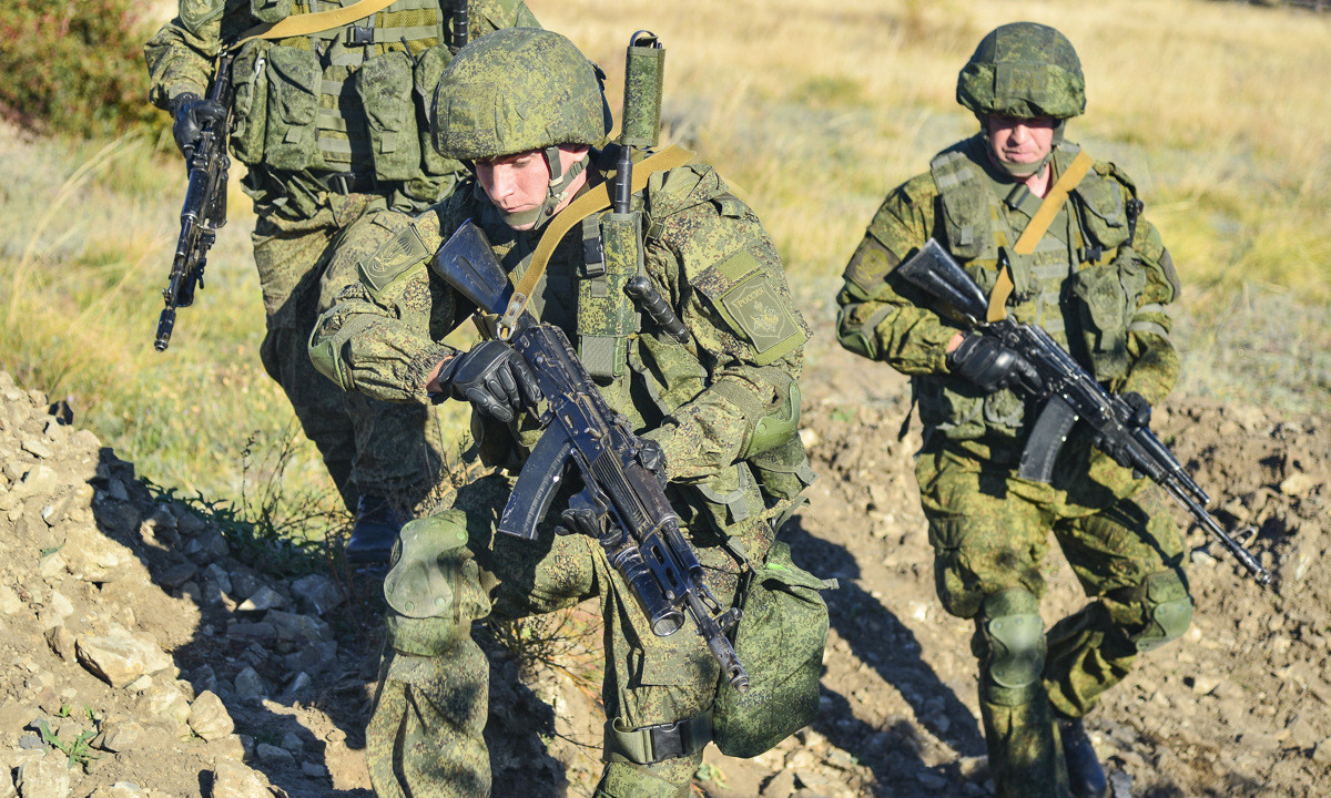 Tại các vị trí mới chiếm ở Chasov Yar, quân Nga phát hiện hài cốt của nhiều binh sĩ Ukraine. Điều này cho thấy binh sĩ Ukraine có thể đã được liên tục đưa ra tiền tuyến, nhằm lấp đầy khoảng trống vì thiếu hỏa lực. Trước đó, quân Nga cũng sử dụng đường ống ngầm để đưa quân đột phá thành công tuyến phòng thủ của quân Ukraine ở Avdiivka.