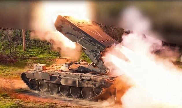 Theo một sĩ quan tiền tuyến Ukraine, quân đội Nga đã bắn 24 quả bom nhiệt áp một lúc, bao phủ diện tích hàng chục nghìn mét vuông; nhiệt độ của khu vực bị bắn phá sẽ nhanh chóng tăng lên khoảng 1.500 độ. Trong trường hợp như vậy, rất nhiều người sẽ ngạt thở.