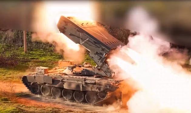 Theo một sĩ quan tiền tuyến Ukraine, quân đội Nga đã bắn 24 quả bom nhiệt áp một lúc, bao phủ diện tích hàng chục nghìn mét vuông; nhiệt độ của khu vực bị bắn phá sẽ nhanh chóng tăng lên khoảng 1.500 độ. Trong trường hợp như vậy, rất nhiều người sẽ ngạt thở.