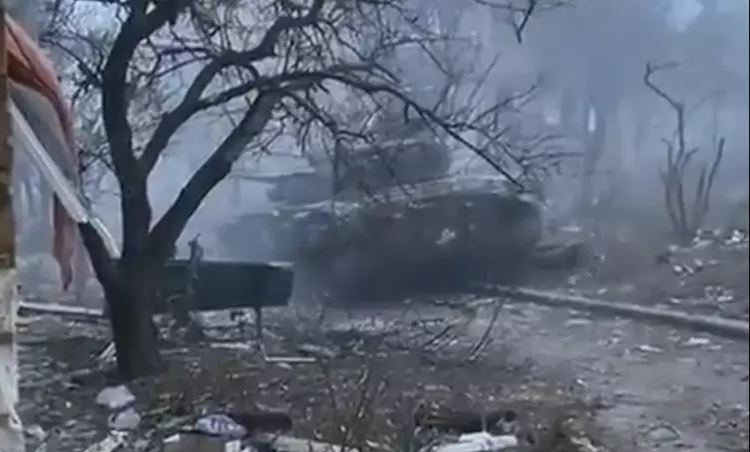 Ước tính, hiện có hơn 10.000 quân Ukraine đang bị mắc kẹt, cho dù quân Nga có chiếm ưu thế thì cũng phải mất hơn mười ngày mới có thể vượt qua 500 mét cuối cùng. Nhiều người đã đặt câu hỏi về tốc độ tiến công của quân Nga, cho rằng họ nên tiến nhanh hơn. Nhưng tình hình thực tế chiến trường rất phức tạp và không đơn giản như vậy. 