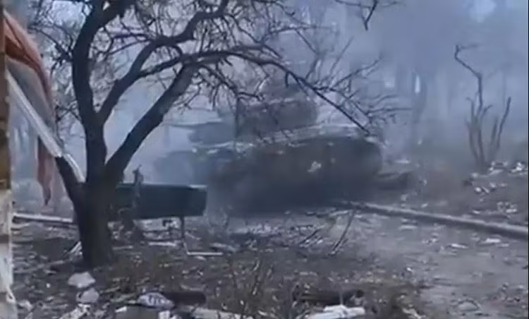 Ước tính, hiện có hơn 10.000 quân Ukraine đang bị mắc kẹt, cho dù quân Nga có chiếm ưu thế thì cũng phải mất hơn mười ngày mới có thể vượt qua 500 mét cuối cùng. Nhiều người đã đặt câu hỏi về tốc độ tiến công của quân Nga, cho rằng họ nên tiến nhanh hơn. Nhưng tình hình thực tế chiến trường rất phức tạp và không đơn giản như vậy. 