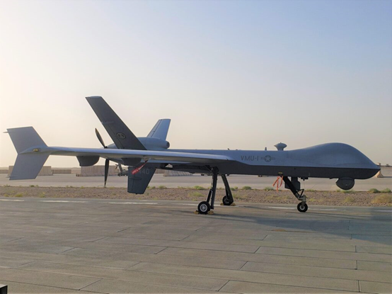 Cho dù đó là đuôi thẳng đứng hình chữ Y, MQ-9A ER đều sử dụng thiết kế cánh máy bay có tỷ lệ khung thân lớn và chiều dài và rộng của UAV lớn hơn nhiều so với đường kính của cánh quạt. Quan sát có thể thấy chiếc Su-27 của Nga bay từ phía sau chiếc MQ-9A ER, để tiếp cận chiếc UAV này. 