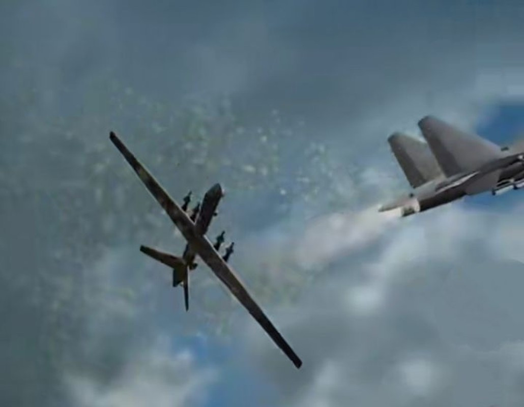 Quân đội Mỹ cáo buộc máy bay chiến đấu Su-27SM của Nga đã đâm vào UAV MQ-9A ER, gây hư hỏng cho cánh quạt của UAV và sử dụng các cánh quạt bị biến dạng trong vài giây cuối của video làm bằng chứng. Và trong khi chiếc Su-27 thứ hai bay qua máy bay không người lái MQ-9A ER, tín hiệu video bị gián đoạn.