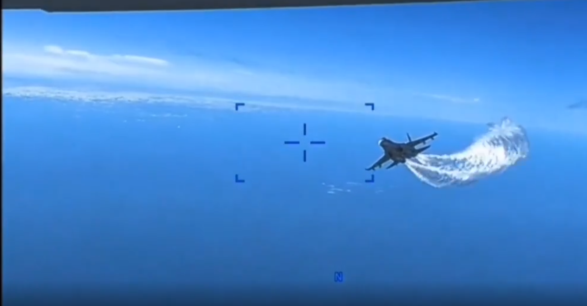 Trên thực tế theo phân tích, rất có thể các máy bay chiến đấu Su-27SM của Nga đã áp dụng một chiến thuật cải tiến và đã được các phi công tập luyện tốt, đó là màn phun dầu trên không vào thẳng chiếc MQ-9 Reaper; không chỉ đạt được mục đích cảnh báo người Mỹ mà còn ngăn chặn người Mỹ kiếm cớ leo thang tình hình.