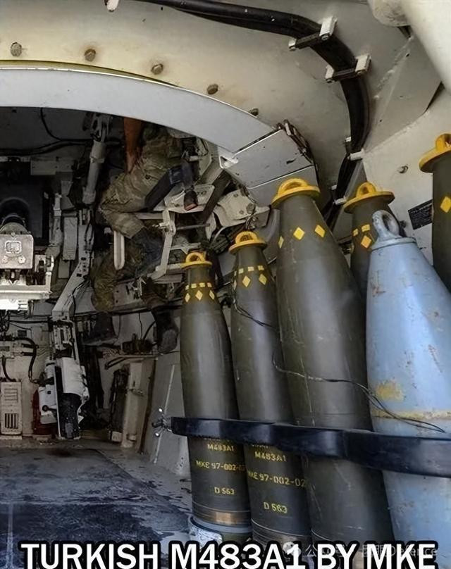 Một số phương tiện truyền thông Ukraine đưa tin, Quân đội Ukraine ở mặt trận phía đông nước này đã bắt đầu sử dụng đạn pháo chùm M483A1 do Mỹ sản xuất. Tuy nhiên, hình ảnh và video được cung cấp không rõ ràng và vẫn chưa chắc chắn về tính xác thực của tin tức.