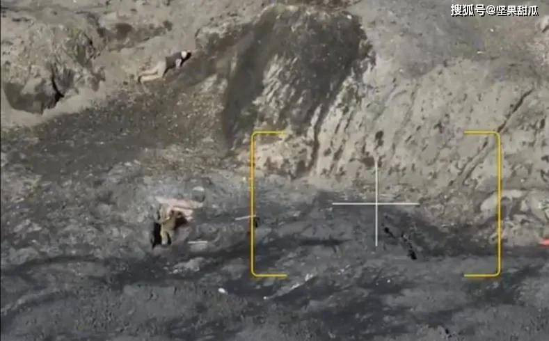 Cần lưu ý, đống xỉ thải không phải là rác sinh hoạt tại các thành phố; trải qua nhiều năm nên xỉ thải chất to như quả núi và có độ cứng rất cao, không có mùi hôi; nên có thể bố trí một số đài quan sát và công sự chiến đấu ở đó rất tốt.