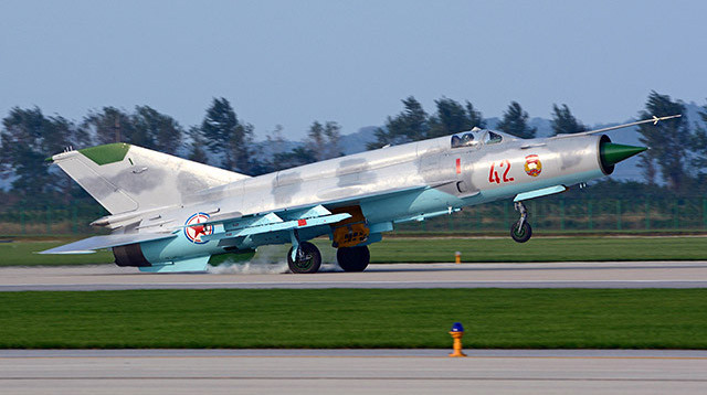 Trong khi Ai Cập xoay trục về phía Khối phương Tây sau thất bại của Chiến tranh Yom Kippur, từ bỏ Liên Xô và các đồng minh Ả Rập; nhưng nước này vẫn hợp tác trong một số dự án vũ khí chung và tiếp tục nhập khẩu một lượng vũ khí đáng kể từ Triều Tiên.