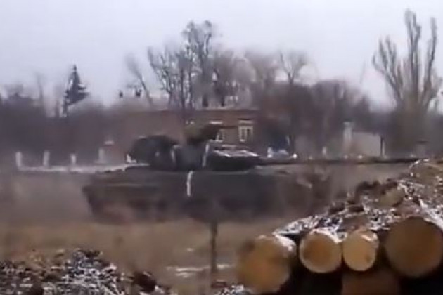 Theo các nguồn tin cho biết, Quân đội Ukraine tiếp tục tăng cường lực lượng trên khu vực giới tuyến, gần làng Gorlovka. Ngoài hơn 80 xe tăng đã được triển khai trước đó trong khu vực làng Dyleevka, vào ngày 6/11/2021, thêm 51 xe tăng, 6 pháo tự hành và một số thiết bị quân sự khác, đã được tập kết ở nhà ga Konstantinovka.