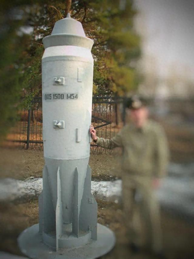 Theo CNN, những quả bom tấn này được Nga sử dụng để phá hủy các mục tiêu kiên cố của Quân đội Ukraine, đặc biệt là khi chiến đấu trong đô thị, các tòa nhà cao tầng trước kia là những công sự kiên cố, thì nay trở thành khu vực nguy hiểm đối với bom hạng nặng của Nga. 