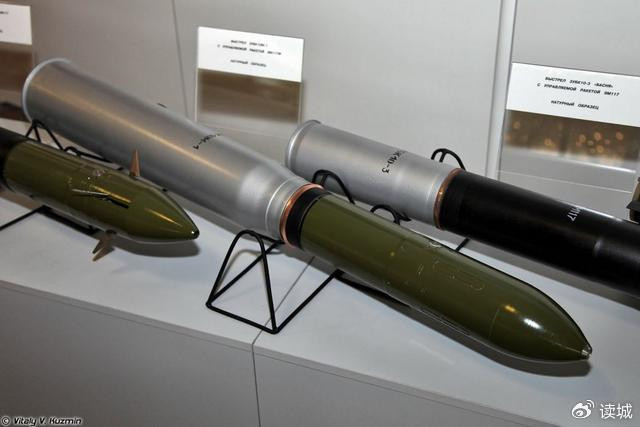 Tuy nhiên loại tên lửa phóng qua nòng pháo 9M117 Fortress rất đắt tiền, giá một quả tên lửa tương đương giá thành 1/10 chiếc xe tăng T-55M. Ngay cả trong thời chiến, mỗi xe tăng chỉ được phép mang 4 quả đạn loại tên lửa này trong chiến đấu.