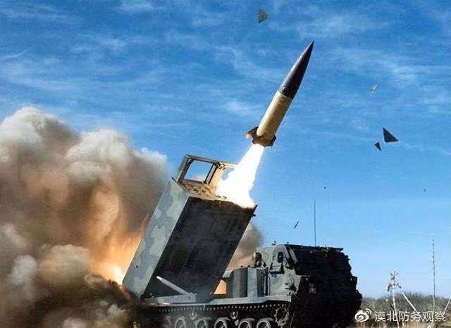 Có nghĩa là tên lửa M31 có thể gây ra mối đe dọa nghiêm trọng đối với các mục tiêu quân sự của Nga, nằm ở sâu phía sau khu vực hậu phương. Ngoài ra, xe phóng HIMARS có khả năng cơ động và linh hoạt, có thể rút ngay khỏi trận địa sau khi phóng đạn; do vậy bệ phóng HIMARS, có khả năng sống sót cao trên chiến trường. 