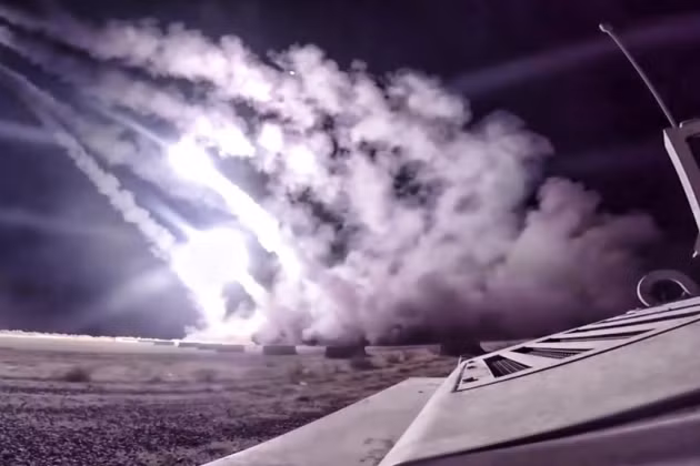 Theo thông tin, hai bệ phóng M142 HIMARS bị phá hủy mới nhất, là tại khu vực Kharkov, nơi có thể đang được chuẩn bị cho các cuộc tấn công tiếp theo vào lãnh thổ Nga. Điều này được chứng minh qua thông tin được công bố trong cuộc họp giao ban của Bộ Quốc phòng Nga.