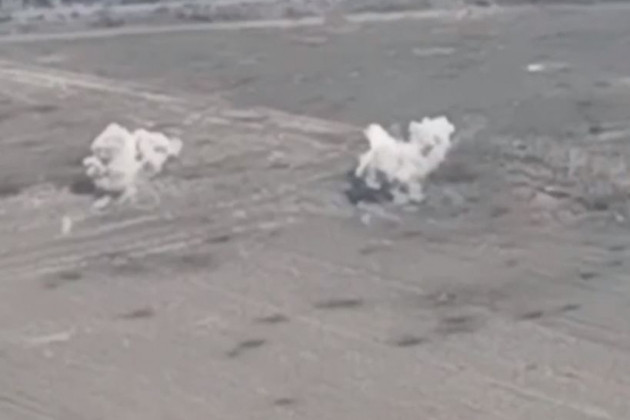 Trước mối đe dọa do tên lửa HIMARS gây ra, quân đội Nga quyết tâm giải quyết vấn đề "tận gốc". Mới đây, Không quân Nga đã tiến hành một cuộc không kích vào một kho đạn ở Dnipropetrovsk, phá hủy hơn 100 tên lửa, được sử dụng cho hệ thống HIMARS. 