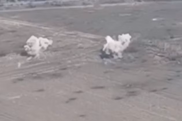 Trước mối đe dọa do tên lửa HIMARS gây ra, quân đội Nga quyết tâm giải quyết vấn đề "tận gốc". Mới đây, Không quân Nga đã tiến hành một cuộc không kích vào một kho đạn ở Dnipropetrovsk, phá hủy hơn 100 tên lửa, được sử dụng cho hệ thống HIMARS. 