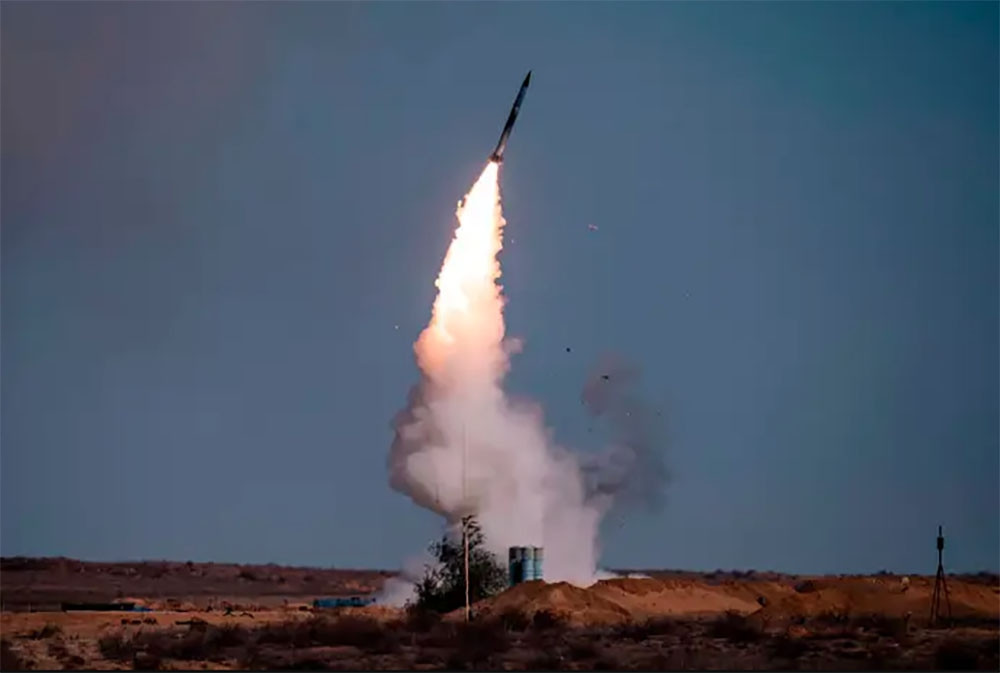 Ngay lập tức hệ thống S-400 khai hỏa, bằng việc phóng hai đạn tên lửa liên tiếp. Loại đạn tên lửa được phóng đi, là loại đạn tên lửa phòng không tầm xa loại 40N6; hai phút sau, trên bầu trời xuất hiện một tiếng nổ lớn và máy bay chiến đấu F-16 của Ukraine đã phát nổ ngay trên không.