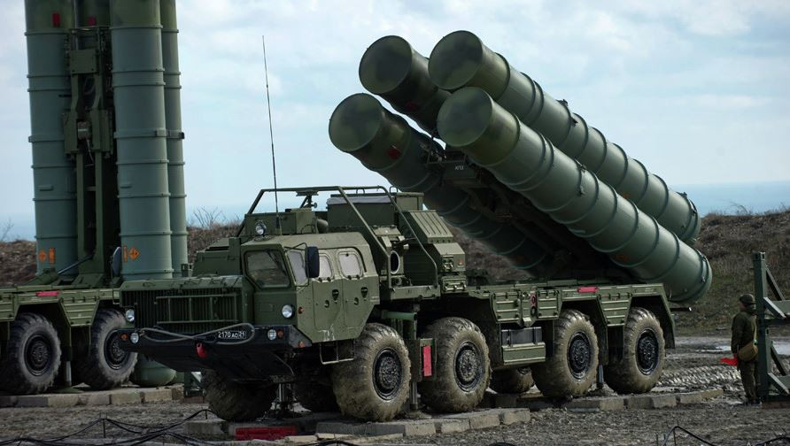 Mặc dù hệ thống tên lửa phòng không S-400 của Nga không phát huy được vai trò chủ lực trong các trận chiến phòng không trước đó, thậm chí một số tổ hợp đã bị phá hủy. Tuy nhiên, các chuyên gia quân sự phân tích rằng, S-400 vẫn là hệ thống phòng không có khả năng tác chiến cao, nhưng có vấn đề với cơ chế tác chiến của Quân đội Nga hiện nay. 
