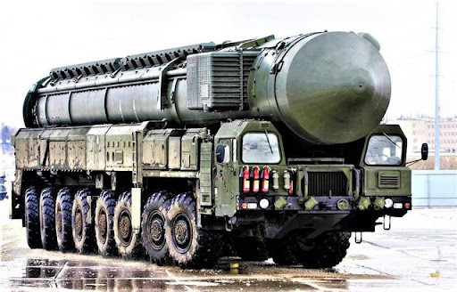 Việc Ukraine “bỗng nhiên” ngồi trên kho vũ khí hạt nhân khổng lồ như vậy, khiến 5 nước thành viên thường trực HĐBA Liên hợp quốc đứng ngồi không yên; và hiếm khi 5 nước đạt được sự đồng thuận, khi yêu cầu Ukraine từ bỏ vũ khí hạt nhân như vậy.