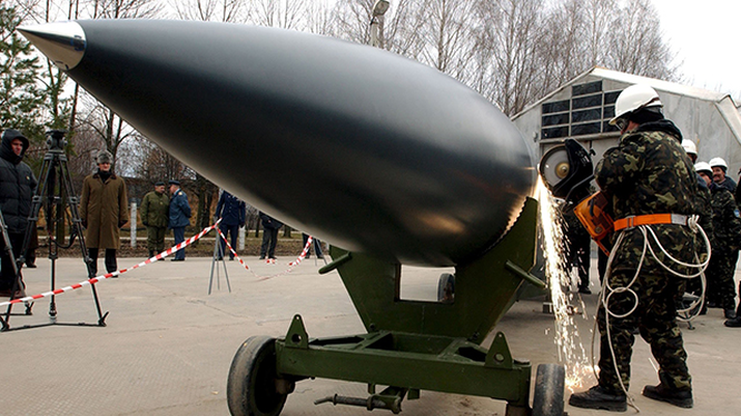 Ukraine không sẵn sàng từ bỏ vũ khí hạt nhân, nếu không có văn bản nào đảm bảo về an ninh; và Kiev muốn số vũ khí hạt nhân của họ, có thể được đổi lấy nhiều viện trợ kinh tế hơn.