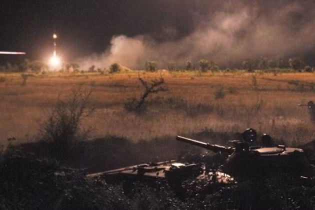 Đồng thời, pháo binh Quân đội Nga đang tích cực tấn công vào Bakhmut, nơi không cho phép các mũi xung kích tiến công dồn dập, do nguy cơ tổn thất cực lớn. Theo các nhà phân tích, trong tháng 2, Bakhmut có thể nằm dưới sự kiểm soát hoàn toàn của quân đội Nga.