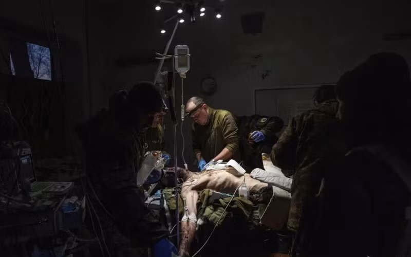 Quân đội Ukraine đã chịu tổn thất nghiêm trọng ở thành phố Bakhmut, tuy nhiên, họ vẫn tiếp tục kiểm soát thành phố trong 6 tháng qua; bất chấp lời khuyên của các cố vấn quân sự Mỹ và phương Tây triệt thoái khỏi thành phố này. 