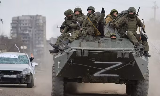 Hiện tại, tình hình chung tại Mariupol sắp được kiểm soát, mặc dù chiến binh Tiểu đoàn Azov vẫn còn kháng cự và Quân đội Ukraine ngoài vòng vây ra sức ứng cứu, nhưng các cuộc tấn công trên bộ hoàn toàn vô vọng và đã bị đẩy ra xa Mariupol khoảng 100 km.