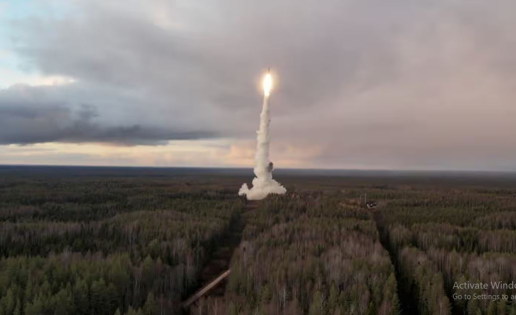 Nhà lãnh đạo Nga cho biết, “Ngày nay, trong ngày, mọi thứ đều có thể, Nga coi việc tấn công các mục tiêu nhỏ bằng tên lửa siêu thanh là vô nghĩa, giống như dùng đại bác bắn chim sẻ”. Ông cũng cho biết phản ứng trước các cuộc tấn công bằng vũ khí của phương Tây vào lãnh thổ Nga, thì Nga sẽ sử dụng vũ khí gì và mục tiêu nào sẽ do Bộ Tổng tham mưu Quân đội Nga lựa chọn.