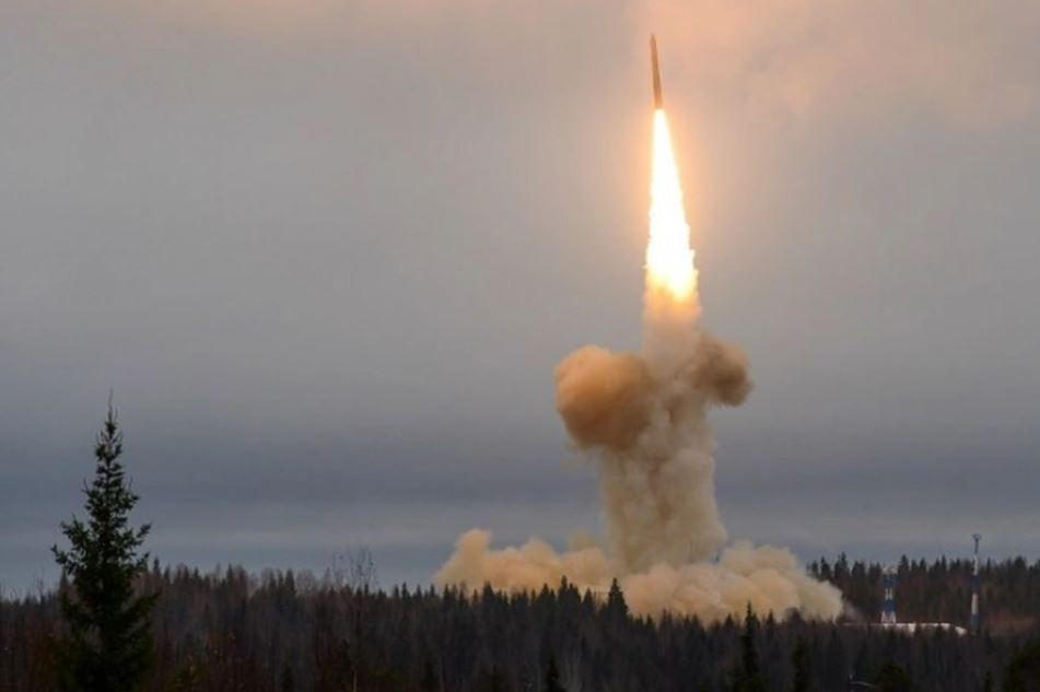 Nga tuyên bố đóng cửa không phận ở khu vực Kapuskin Yar, rất có thể họ chuẩn bị phóng một tên lửa khác về phía Ukraine. Do Ukraine sử dụng vũ khí của phương Tây để tấn công lãnh thổ Nga, nên tuần trước Nga đã phóng tên lửa đạn đạo tầm trung Oreshnik vào nhà máy sản xuất tên lửa Yuzhmash ở Dnepropetrovsk, gây hoảng loạn ở Ukraine.