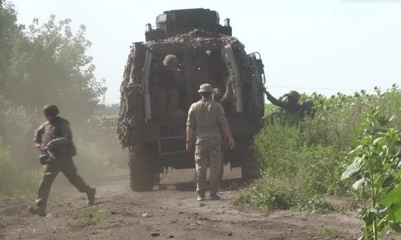Hiện nay, khi quân đội Nga mở cuộc phản công quy mô lớn ở Kupyansk trên khu vực mặt trận phía bắc, thì quân đội Ukraine gần như giữ nguyên chiến thuật cũ, nhưng các phương tiện bọc thép đã bị tiêu hao gần hết. Còn ở phía nam, trên “cửa tử” Rabotino, hơn hai tháng nay, hơn 10 lữ đoàn của Ukraine, chưa thể tiếp cận được tuyến phòng ngự chính của quân Nga.