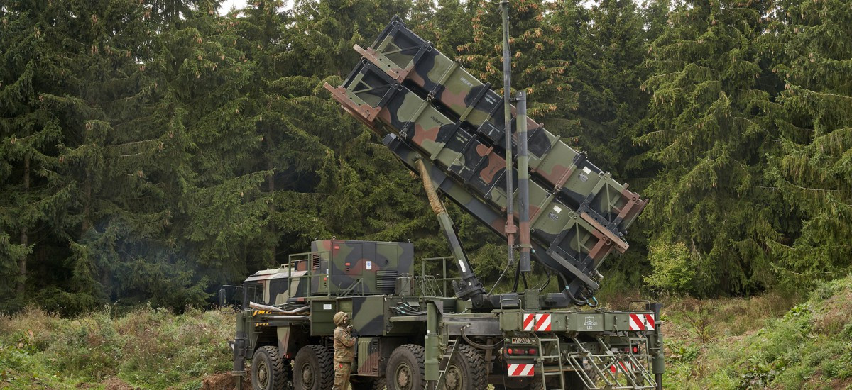 Trước tình hình như vậy, phương Tây cũng ngay lập tức cảnh báo Kiev không nên trông cậy hoàn toàn vào hệ thống phòng không Patriot mới sau làn sóng tấn công tên lửa của Nga. Nói trắng ra, Mỹ không còn khả năng cung cấp những tên lửa này cho Ukraine nữa, vì Kiev đã hủy hoại thương hiệu Mỹ.